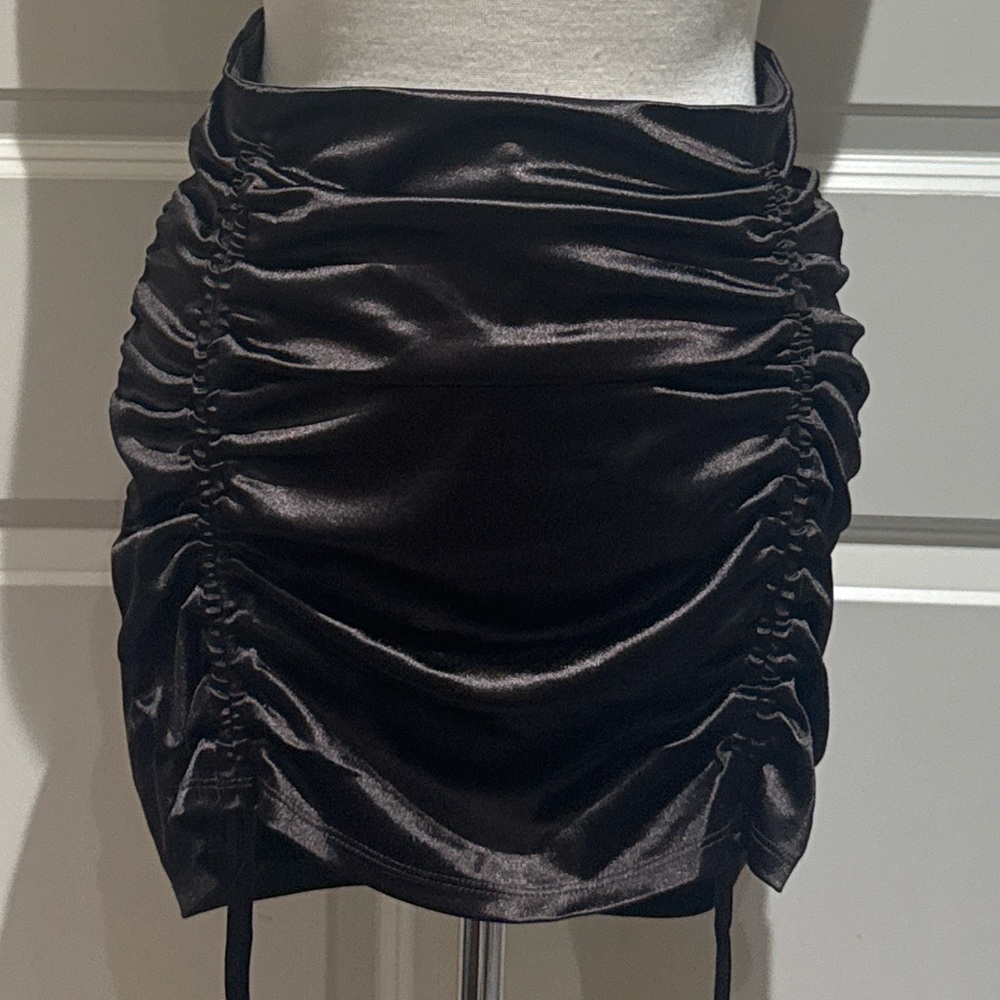 H&M Black Ruched Pencil Skirt